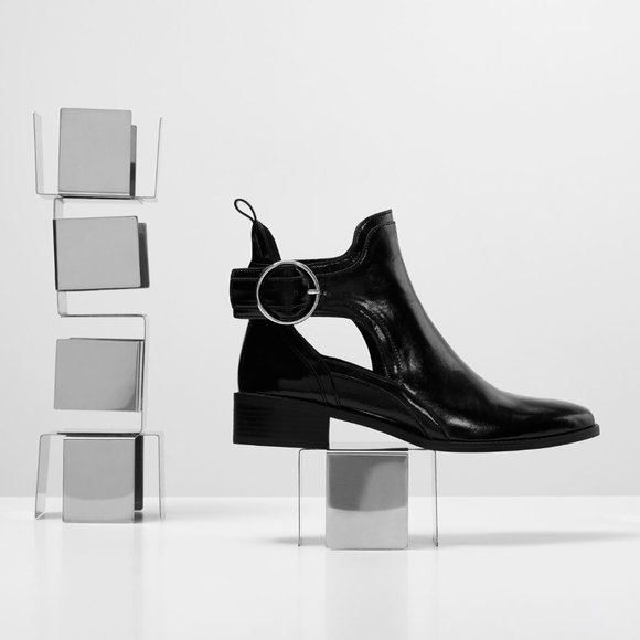 flat heel chelsea boots